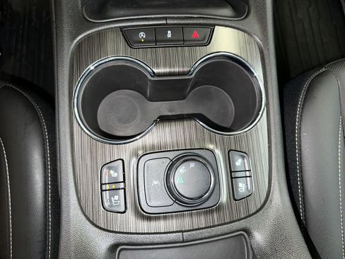 Certified 2023 GMC Acadia SLT w/ Preferred Package image 18