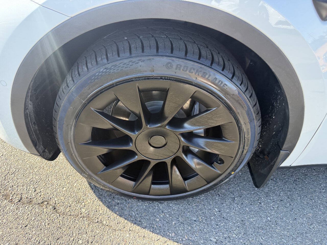 Used 2022 Tesla Model Y Long Range AWD/4WD image 9
