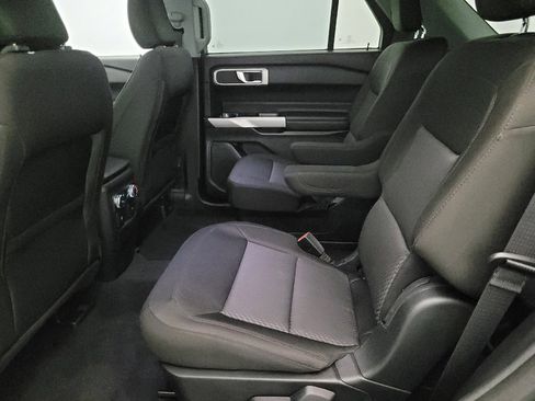 Used 2022 Ford Explorer XLT image 18
