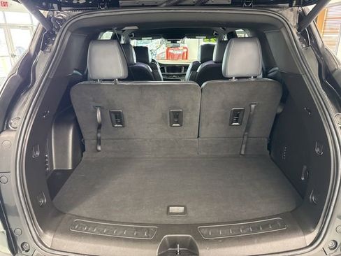 Used 2023 Buick Enclave Essence image 10