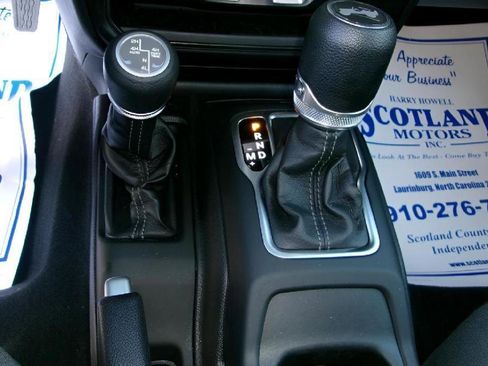 Used 2025 Jeep Wrangler Sahara image 14