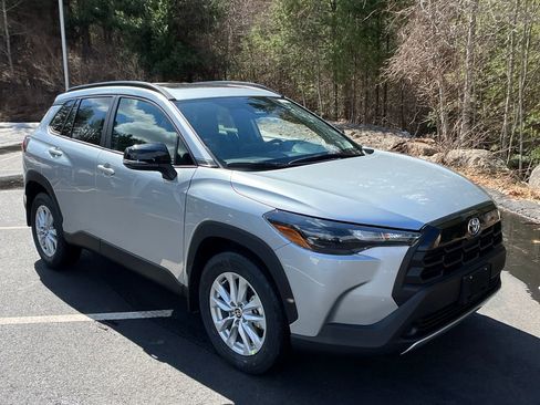 New 2026 Toyota Corolla Cross LE w/ Moonroof Package image 7