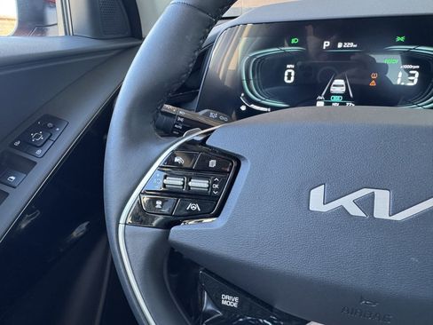 Used 2024 Kia Niro EX w/ EX Cold Weather Package image 32