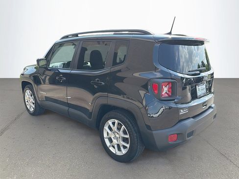 Used 2019 Jeep Renegade Latitude FWD image 6