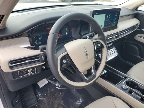 New 2026 Lincoln Corsair Premiere image 13