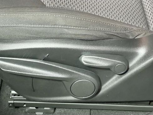 Used 2023 Jeep Compass Sport image 15