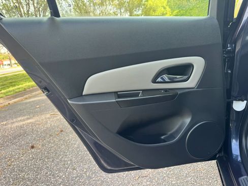 Used 2014 Chevrolet Cruze LS FWD image 7