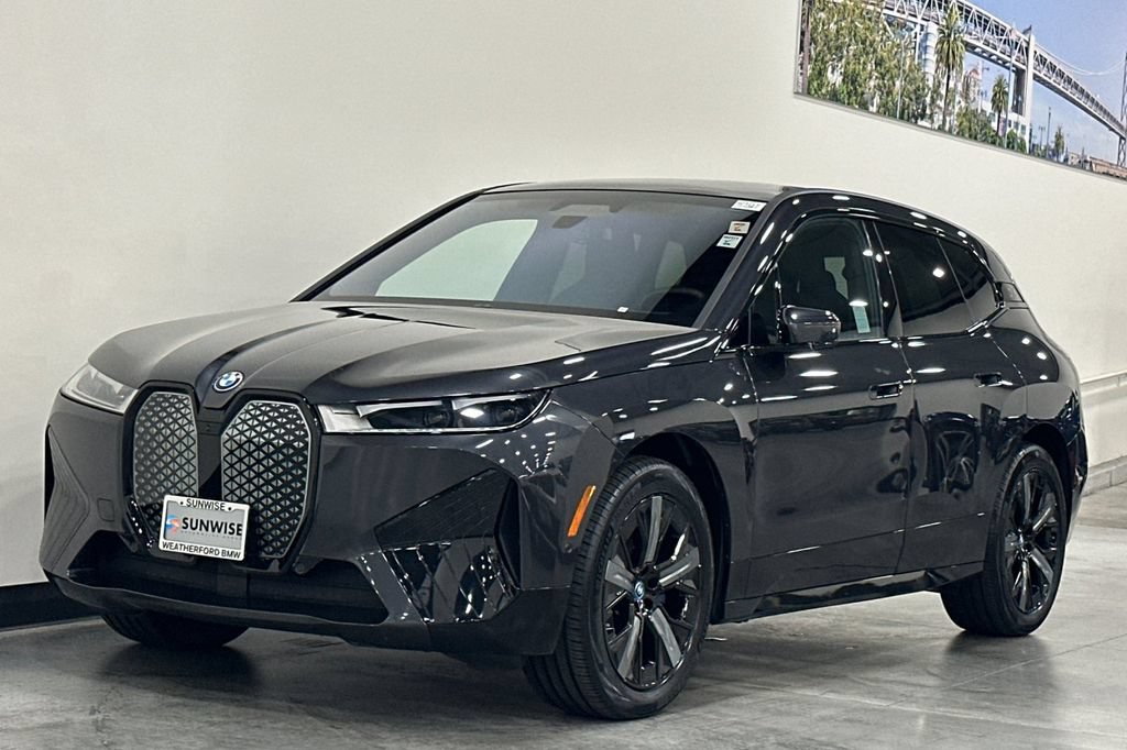 Used 2024 BMW iX xDrive50 w/ Sport Package AWD/4WD image 8