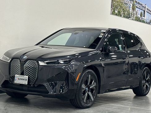 Used 2024 BMW iX xDrive50 w/ Sport Package AWD/4WD image 8