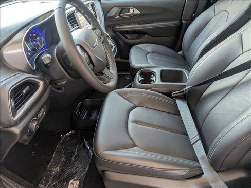 New 2026 Chrysler Pacifica Select w/ S Appearance Package AWD/4WD image 4
