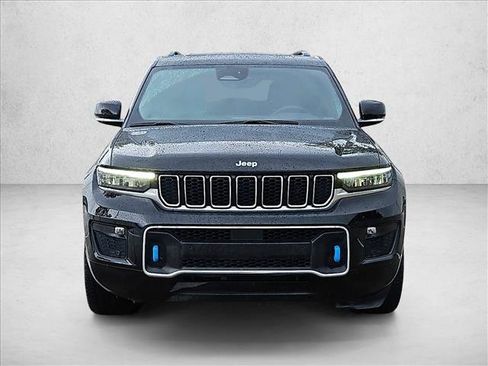 Used 2023 Jeep Grand Cherokee Overland AWD/4WD image 2