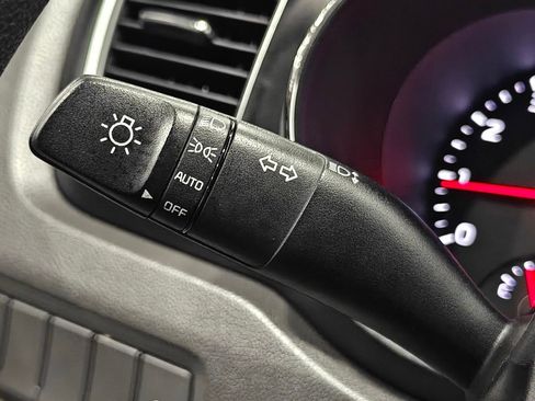 Used 2018 Kia Sedona L FWD image 11