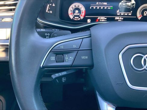 Used 2022 Audi Q8 Premium image 24