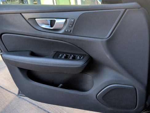 Used 2025 Volvo V60 B5 Cross Country Plus image 29