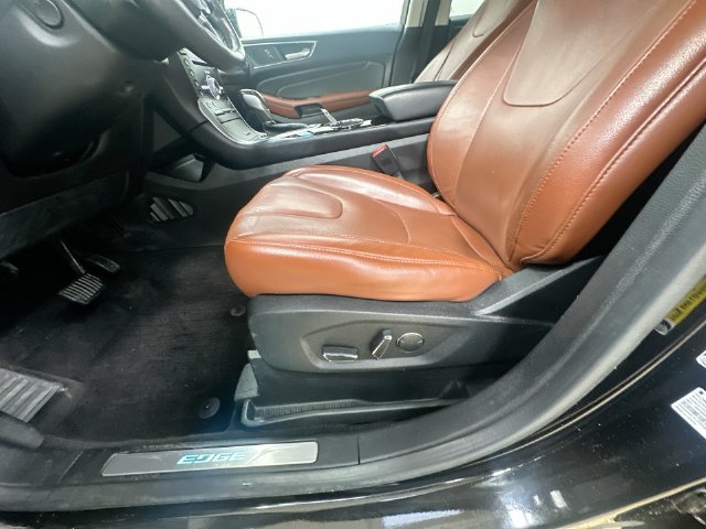 Used 2018 Ford Edge Titanium w/ Equipment Group 301A AWD/4WD image 22