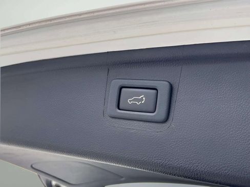 Used 2018 Subaru Outback 2.5i Limited AWD/4WD image 22