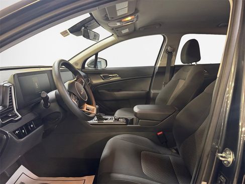 Certified 2024 Kia Sportage LX image 12