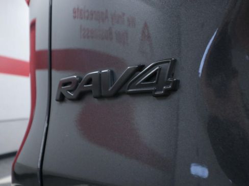 Used 2022 Toyota RAV4 LE FWD image 29