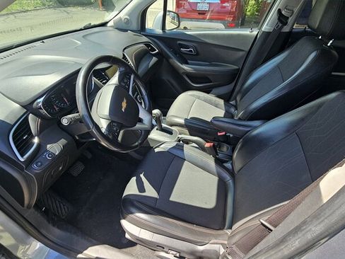 Used 2019 Chevrolet Trax LT w/ LT Convenience Package FWD image 9