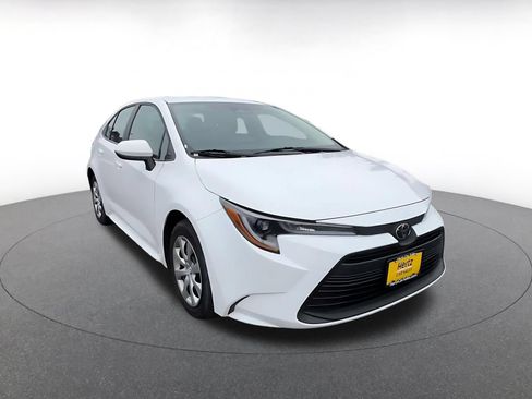 Used 2025 Toyota Corolla LE FWD image 3