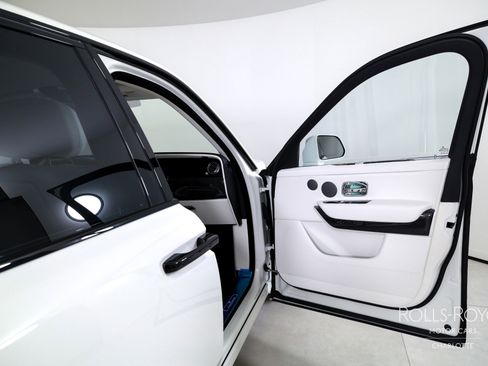 New 2026 Rolls-Royce Cullinan Black Badge image 35