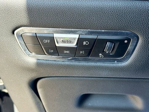 Used 2023 BMW X7 xDrive40i w/ Premium Package AWD/4WD image 36