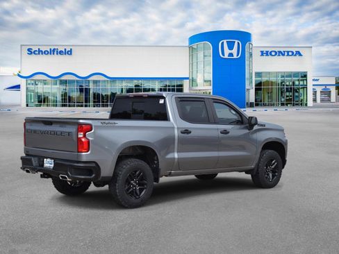 Used 2021 Chevrolet Silverado 1500 LT Trail Boss w/ Convenience Package II image 3