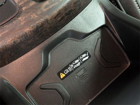 Used 2021 GMC Canyon Denali image 25