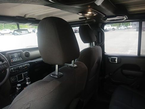 Used 2023 Jeep Gladiator Sport AWD/4WD image 10