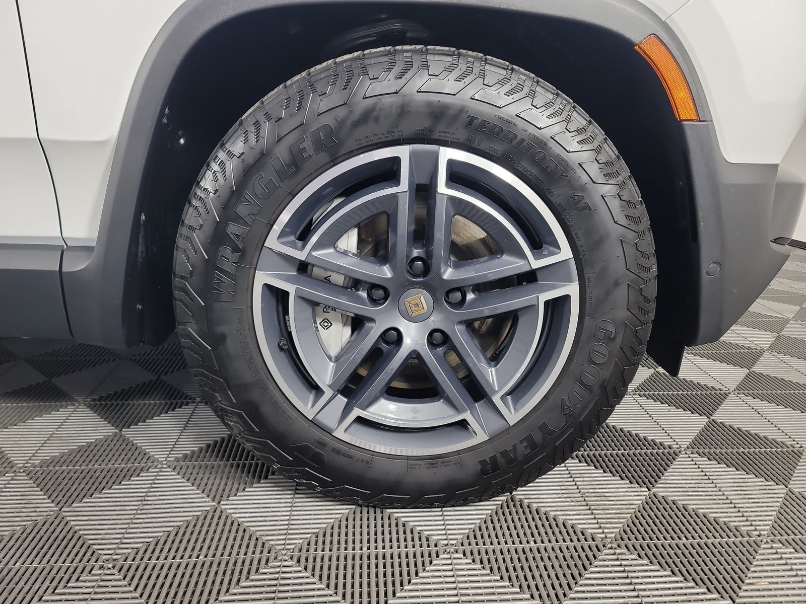 Used 2025 Rivian R1T Adventure Dual AWD/4WD image 11