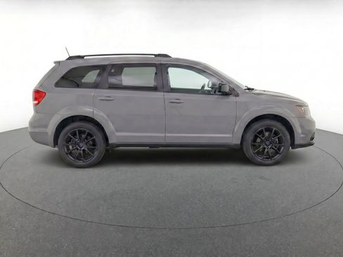Used 2020 Dodge Journey SE w/ SE Popular Equipment Group FWD image 8