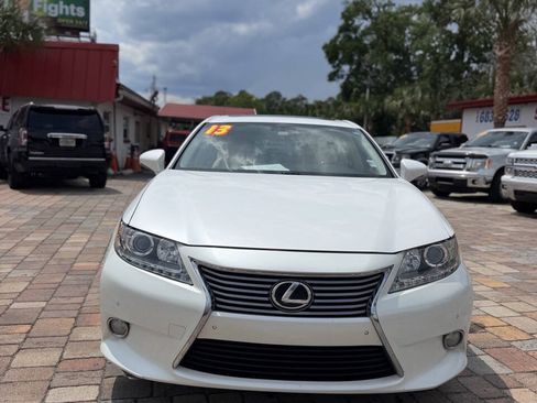 Used 2013 Lexus ES 350 w/ Luxury Pkg FWD image 2