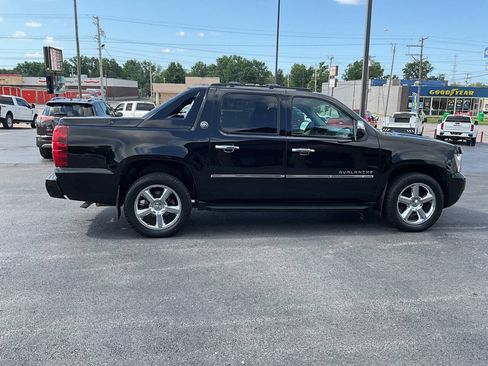 Used 2013 Chevrolet Avalanche LTZ AWD/4WD image 6