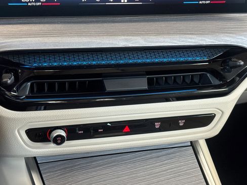Used 2025 BMW i4 eDrive40 w/ Premium Package RWD image 18