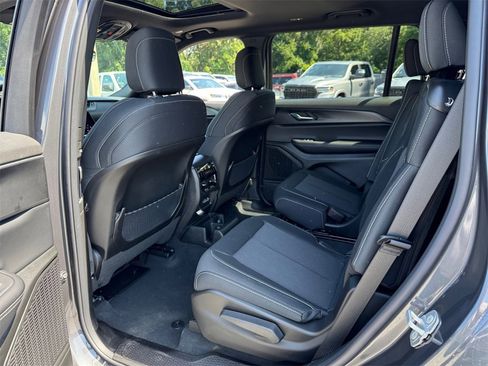 New 2025 Jeep Grand Cherokee L Laredo w/ Luxury Tech Group I image 17