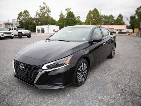 Used 2024 Nissan Altima 2.5 SV image 7