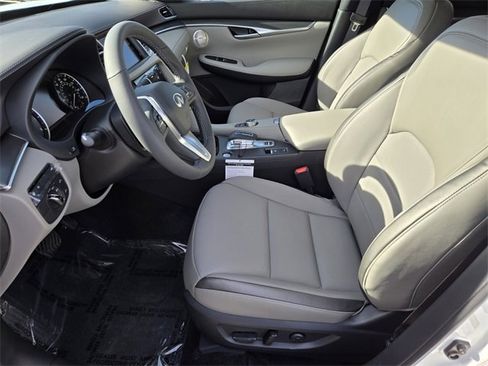 New 2025 INFINITI QX50 Luxe image 11