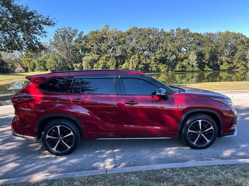 Certified 2022 Toyota Highlander XSE image 6
