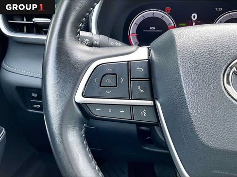Used 2025 Toyota Highlander XSE AWD/4WD image 24