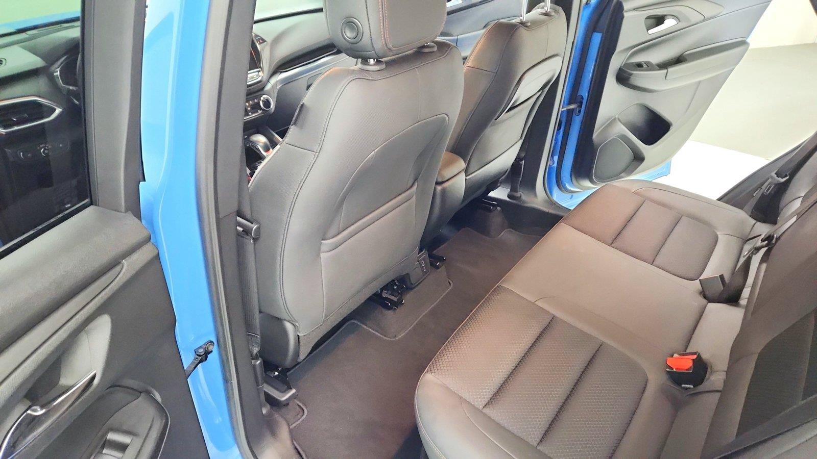 Used 2023 Chevrolet TrailBlazer RS w/ Sun and Liftgate Package FWD image 16