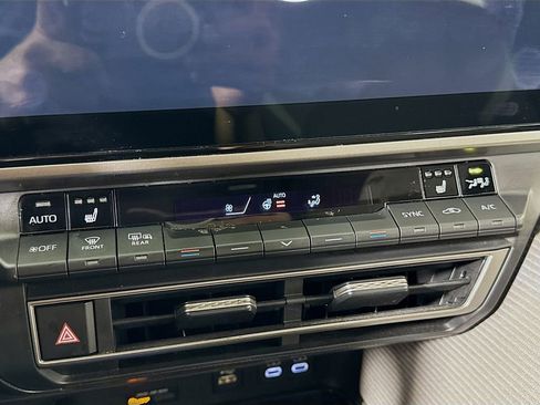 Used 2025 Toyota Camry SE w/ Multimedia Upgrade Package AWD/4WD image 16