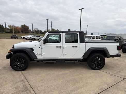 Used 2023 Jeep Gladiator Sport image 4