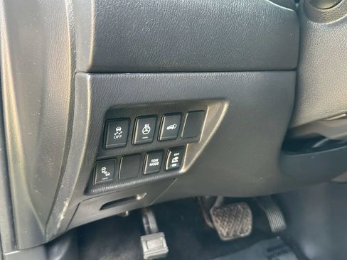 Used 2018 Nissan Pathfinder SL AWD/4WD image 30