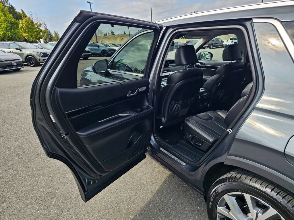 Used 2021 Hyundai Palisade Limited w/ Winter Package AWD/4WD image 23