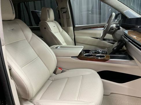 Used 2026 Cadillac Escalade Platinum Luxury AWD/4WD image 17