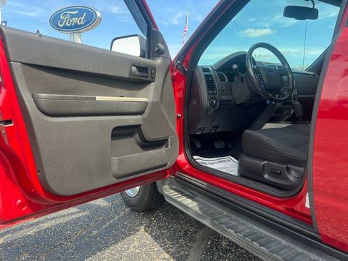 Used 2010 Ford Escape XLT image 17