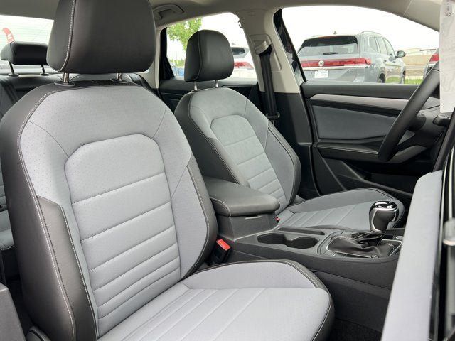 New 2025 Volkswagen Jetta SE FWD image 31