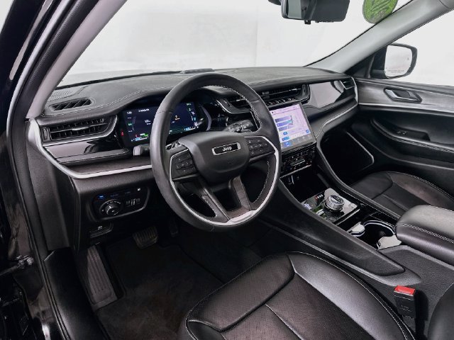 Used 2023 Jeep Grand Cherokee 4WD 4xe w/ Luxury Tech Group II image 22