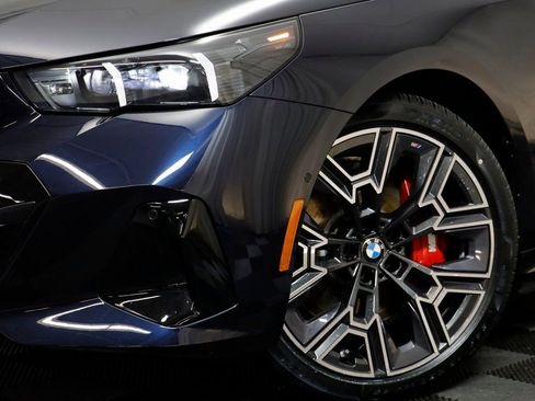 New 2026 BMW i5 eDrive40 w/ M Sport Package image 3