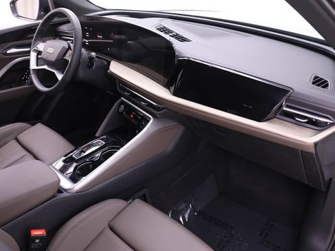 Certified 2025 Audi Q5 Premium Plus w/ Premium Plus AWD/4WD image 23